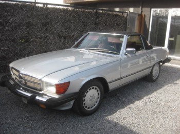 Mercedes 560 SL R107  Roadster ASTRAL SILVER METALLIC PAINT ( 7350) + Carfax + MB Data