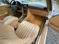 Mercedes 560 SL Cabrio Model 107 Arctic White / Leather Light Brown